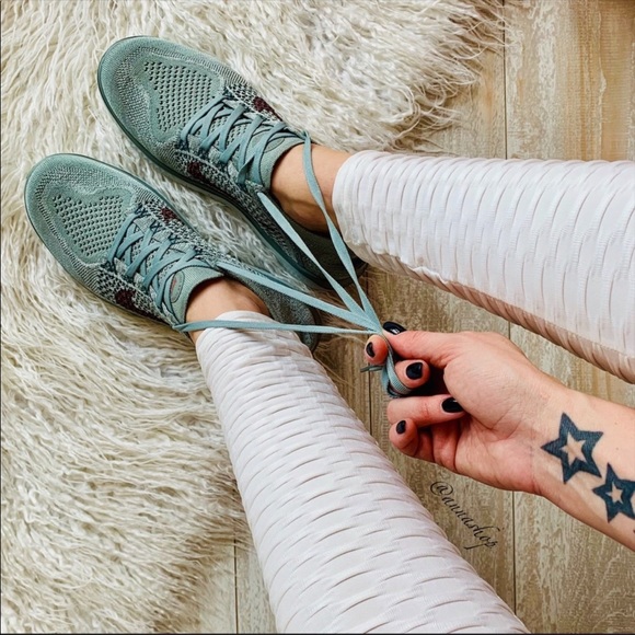 NWT Nike Free RN Flyknit - Picture 2 of 15